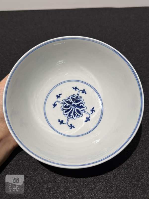 清同治 青花缠枝莲纹碗 - 图2